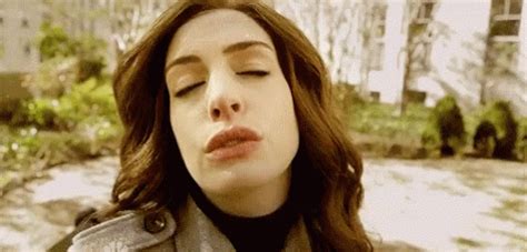 anne hathaway kiss gif.